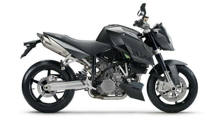 H τελευταία καινούρια ΚΤΜ 990 SUPER DUKE II, σε τελική τιμή 8.490 ευρώ, με ΔΩΡΟ εξατμίσεις Τιτανίου AKRAPOVIC αξίας 1.014 ευρώ!
